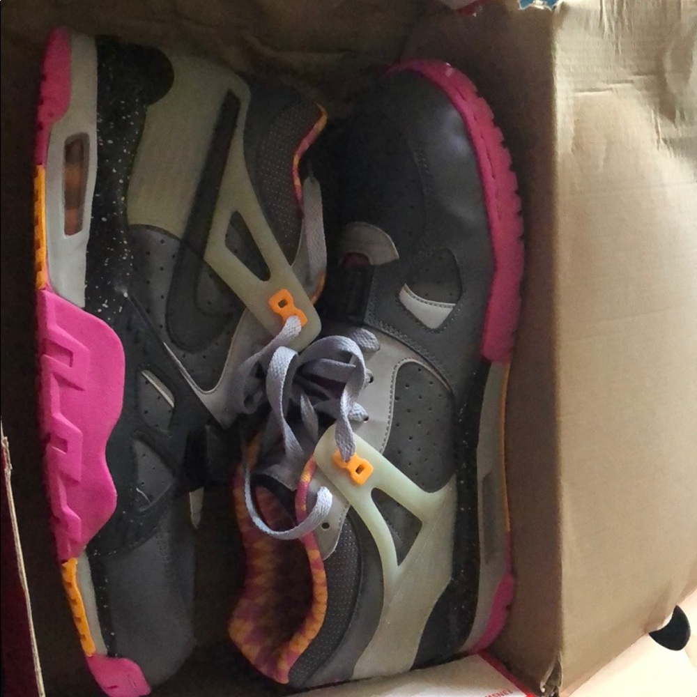 Nike Air Trainer III “Bo Knows Horse Racing”